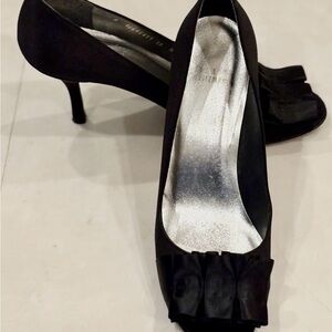 Stuart Weitzman Black Satin Peep-Toe Heels Gigiritz Pleated Ruffle Leather Sole